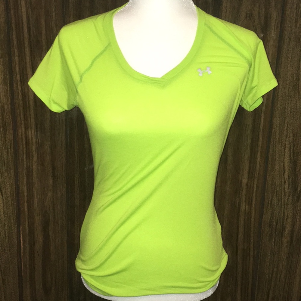 Under armour, loose fit, heat gear, short sleeve